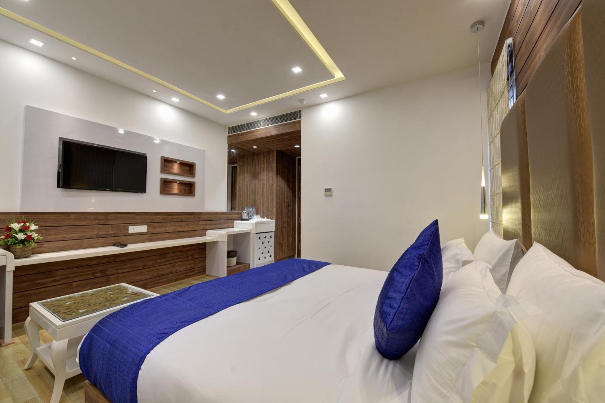 Golden Tree Otel Noida Dış mekan fotoğraf